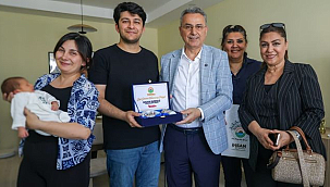 İlkadım'da Doğan 555'inci Bebeğin İlk Hediyesi Başkan İhsan Kurnaz'dan