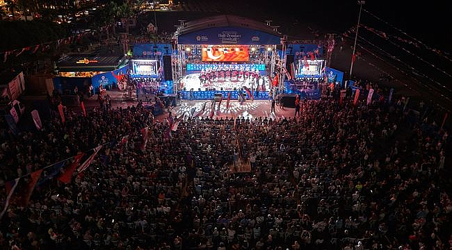 36. Uluslararası Samsun Halk Oyunları Festivali Şehre Renk Kattı