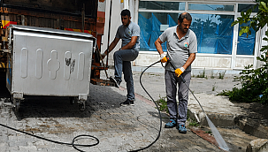 İlkadım'da Konteynerler Hijyen İçin Düzenli Olarak Yıkanıyor