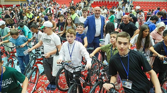 Başkan Sandıkçı'dan Davet: Tüm Çocuklar Hediyelerine Kavuşuyor!
