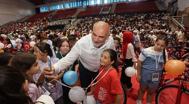Canik'te 2 Bin 500 Çocuk Hediyelerle Buluşuyor! 