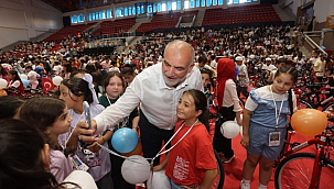 Canik'te 2 Bin 500 Çocuk Hediyelerle Buluşuyor! 