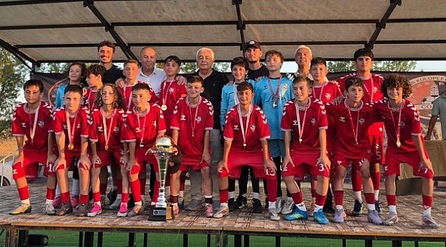 Samsun Kadıköyspor Çorum'da Tüm Maçlarını Kazanarak Şampiyon Oldu!