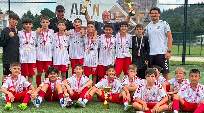 Samsunspor'u Penaltılarla Geçen Kadıköyspor Kupayı Kazandı!