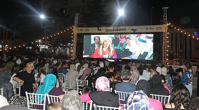 Büyükşehir'in Açık Hava Sinema Geceleri İle Samsun'un Yaz Akşamları Renkleniyor!