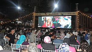Büyükşehir'in Açık Hava Sinema Geceleri İle Samsun'un Yaz Akşamları Renkleniyor!