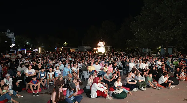 Büyükşehir'in Açık Hava Sinema Geceleri İle Sinema Keyfi 17 İlçeye Taşındı! 