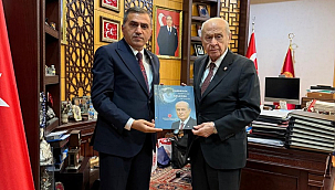 Mucur, Mazbatasını Devlet Bahçeli'ye Takdim Etti!