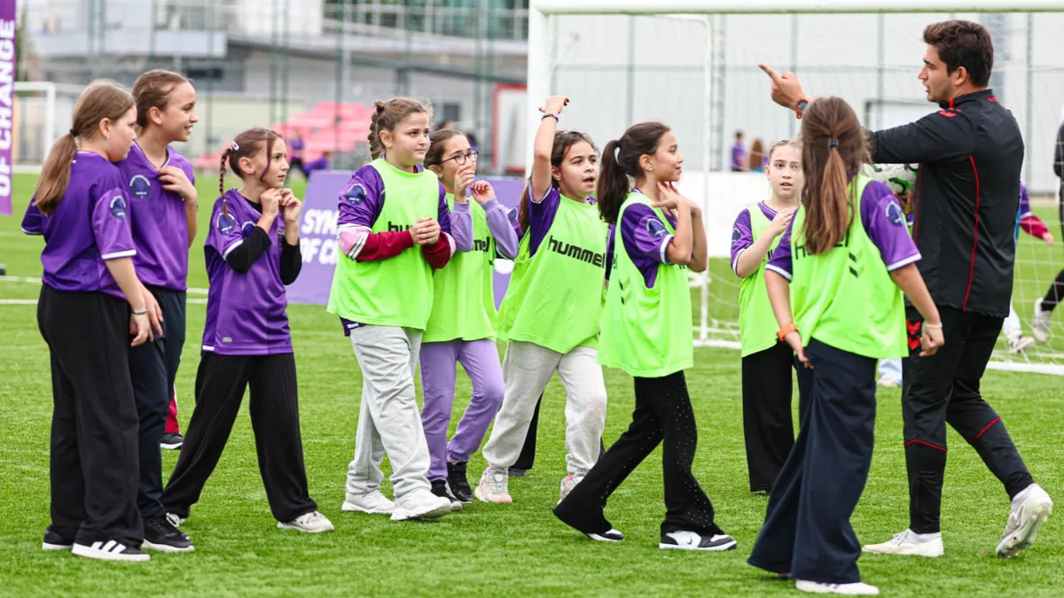 Dünya Kız Çocukları Günü’nde Futbolun Birleştirici Gücü Yeşil Sahaya Taşındı!