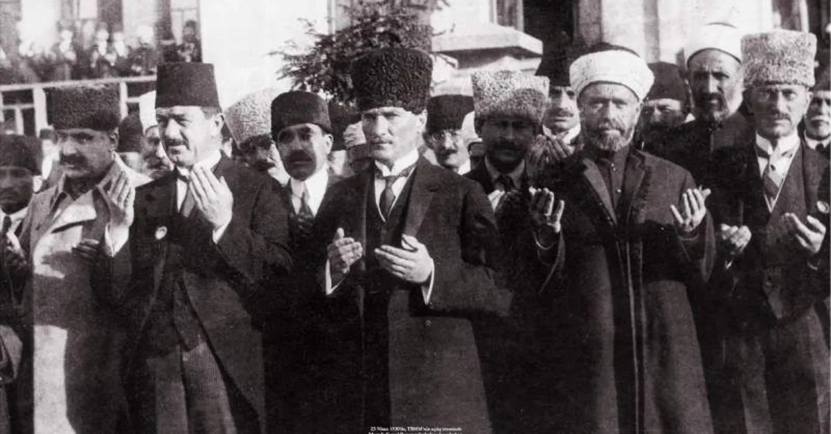 İlelebet Cumhuriyet! İlelebet Cumhuriyet!