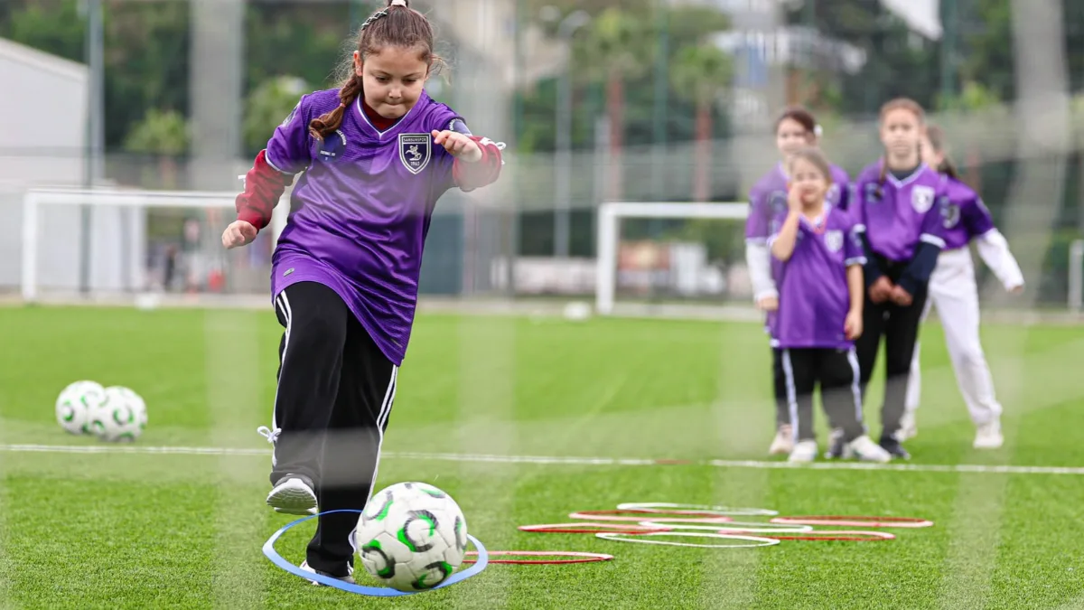 Dünya Kız Çocukları Günü’nde Futbolun Birleştirici Gücü Yeşil Sahaya Taşındı!