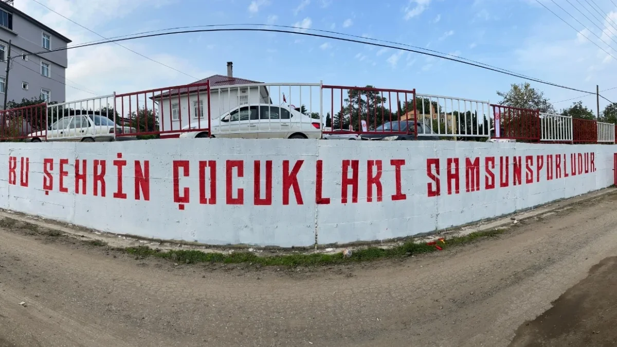 1965 Samsunspor Derneği Canik Düvecik İlkokulu’nu Kırmızı Beyaza Boyadı!