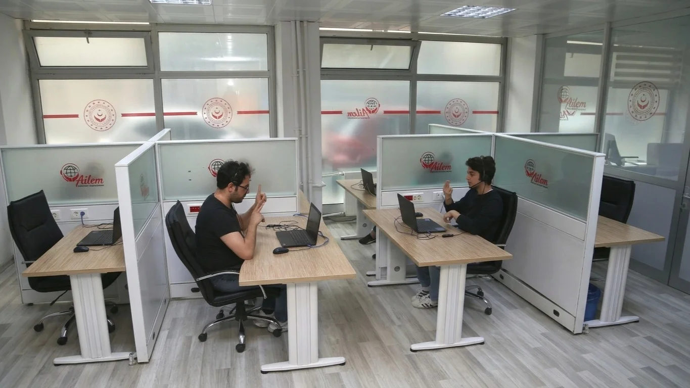 AİLEM Engelsiz İletişim Merkezi’ne 335 bin 288 Çağrı!